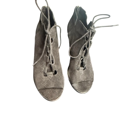 Eileen Fisher Sleek Black Leather Lace-Up Peep Toe Booties – Size 8 - Picture 4 of 7